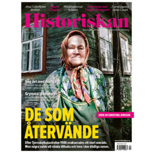 Omslaget till Historiskan nummer 3/2026 med en äldre kvinna framför ett hus.